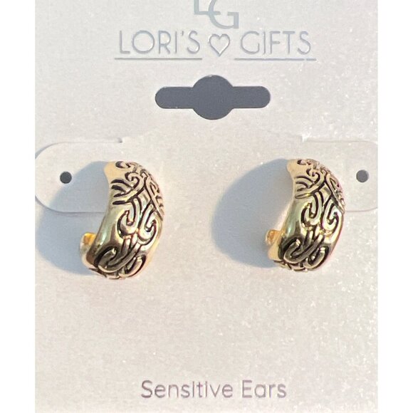 Loris Gifts Gold Tone Hoop Earrings Etched Design Pierced .5" New on Card - Picture 2 of 5